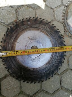 Elektromotor a pílové kotúče - 2