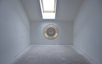 NA PREDAJ 2-izbový HOLOBYT s výhľadom na krásny Spišský hrad - 2