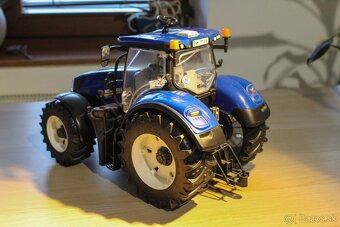 Bruder New Holland T7 - 2