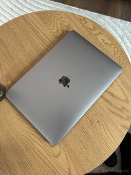 NEFUNKČNÝ - MacBook Pro 13" 2017 256gb, 8gb RAM - 2