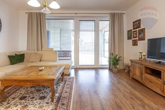 Na predaj 5-izbový rodinný dom v Sološnici - 2