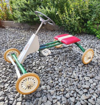 Retro šľapacie autíčko TDV - 2