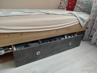 Posteľ s úložným u prostormi - 2