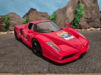 Prodám model 1:18 Ferrari Enzo - 2