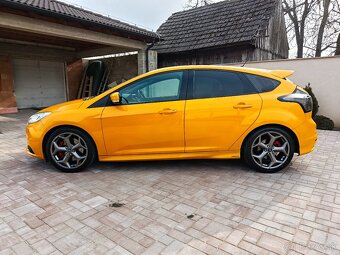 Ford Focus ST 2.0 EcoBoost 250PS - 2