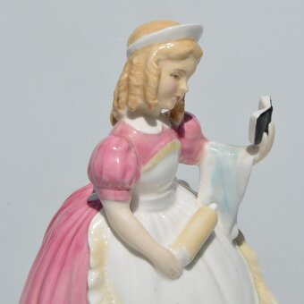 Royal Doulton - Starožitná soška Dievčatko pečie koláč - 2