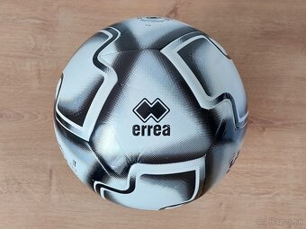 Futbalová lopta ERREA s podpisom Martina Škrteľa - 2