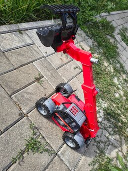 Bruder-nakladač manitou - 2