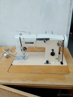 Retro šijaci stroj - 2