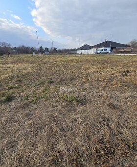 Pinky Real - Stavebný pozemok pre váš vysnívaný dom v Šali - 2