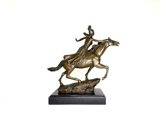 VALKÝRA - BRONZOVÁ SOCHA NA MRAMORU - 2