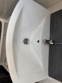 Skriňa s umývadlom - 2