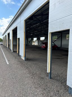 KONŠTRUKCIA HALY 12m x 30m x 6 opláštením PUR 100 - 2