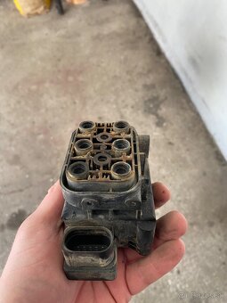 Predam regulačnu kocku audi a6 c6 4F0616013 - 2