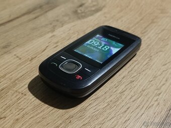 Nokia 2220 Slide - 2