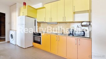 Prodej zařízeného apartmánu 2+kk s výhledem na moře Elenite - 2