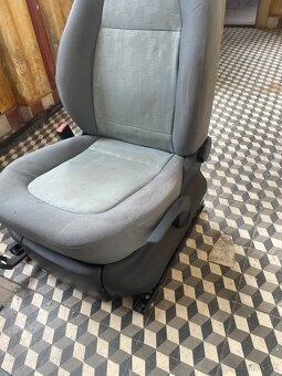 🪑 Predám predné sedadlo Škoda Fabia I (ľavá strana - vodičo - 2