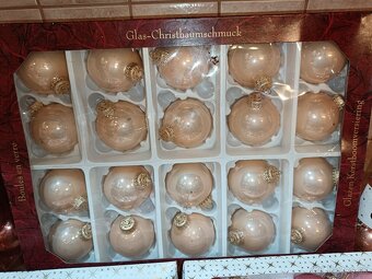 Sklenené vianočné gule. - 2