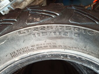 Kumho 225/75 r16 - 2