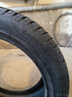 4ks zimné pneumatiky Goodyear R18, 245/45 - 2