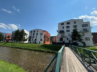 PREDAJ, 3 IZBOVÝ BYT S BALKÓNOM A PARKOVACÍM STÁTIM V NOVOST - 2