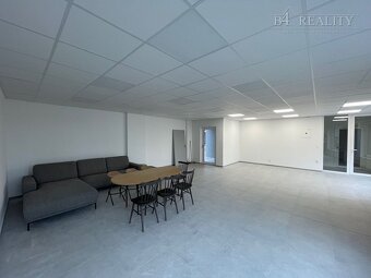 Obchodný / kancelársky priestor 70 m2, 2x parkovacie státie, - 2