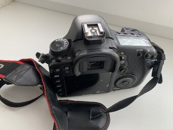 Canon EOS 7D - 2