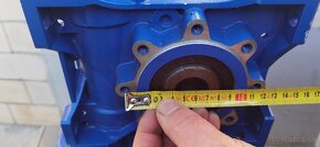 Motor 2,2kw 400V s prevodovkou 36 ot. /min - 2