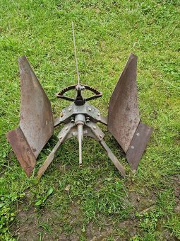 Predám otočný pluh za malotraktor Fortschritt E930 E931 - 2