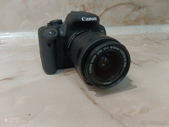 Canon EOS 700D - 2