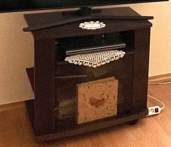 Skrinka pod TV - 2