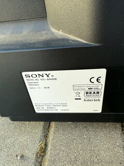 LCD televízor Sony Bravia 100” - 2