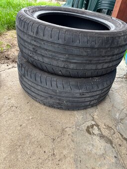 Predám 2ks letné pneu Dunlop 205/55R16 - 2