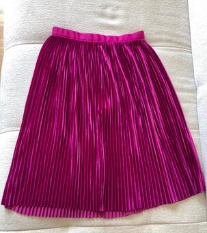 —————Ružovofialová skladá sukňa Zara, S/36, 8.80 E———- - 2