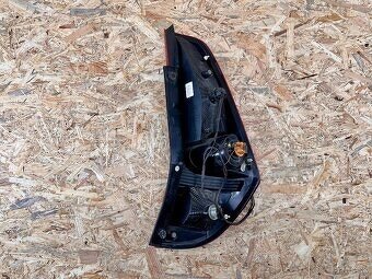 Zadné pravé a ľavé svetlo na Suzuki Splash - 2