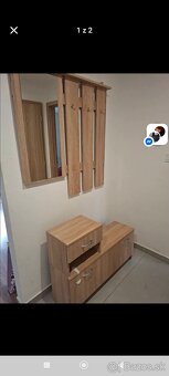 Botník a zrkadlo s vesiakmi - 2