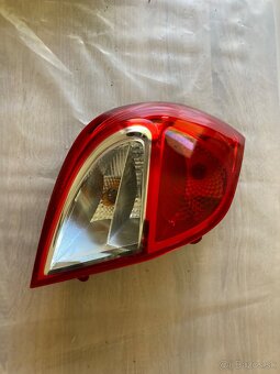 Predám zadné svetlo na Renault Clio - 2