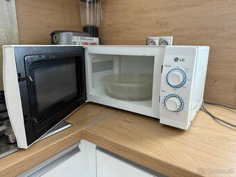 Predám mikrovlnnú rúru LG - 2