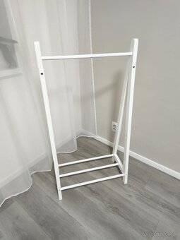 Vešiak na oblečenie biely - 2