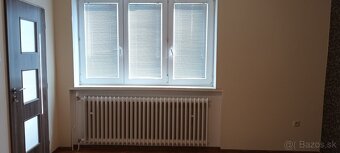 Salón pre nechtárku alebo kozmetičku, parkovanie pred domom - 2