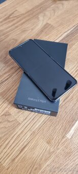 Samsung Galaxy Z Flip 4 256GB - 2