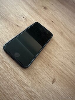 iPhone SE 128GB čierny - 2