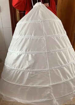 Kruh pod svadobné šaty 6stkovy - novy - 2