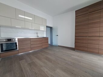 Veľký 1 izbový byt, Martin - Centrum. - 2