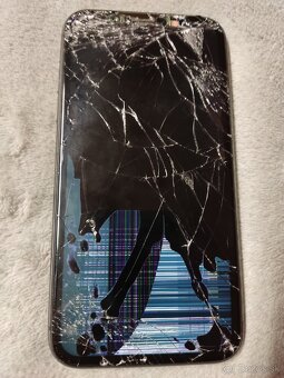 iPhone 11 64Gb Black na náhradné diely - 2
