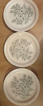 Predám porcelánový set tanierov - 2
