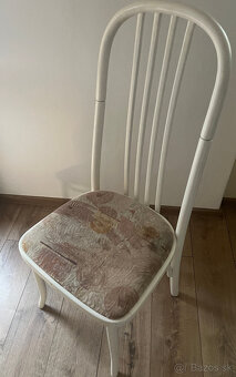 Predám set 4 bielych zachovalých stoličiek. - 2