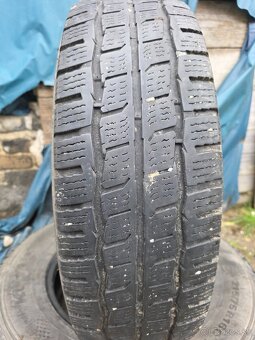 Ponúkam 2 zimné pneumatiky Kumho Winter 215/75 R16C - 2