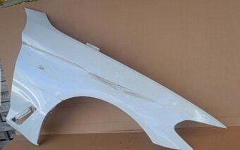 BMW 5 predný blatník - 2