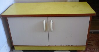 kredenc,kreslo,hokerlík... - 2